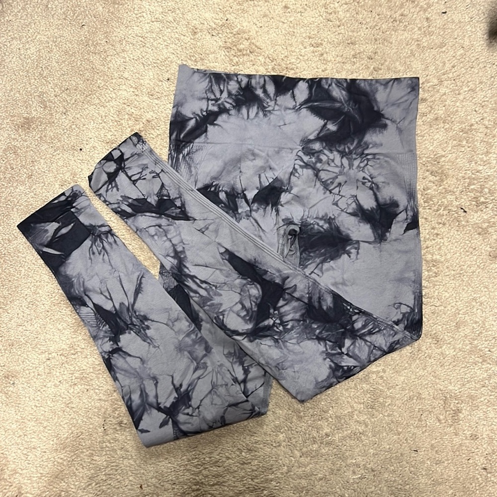 SHEIN butt scrunch leggings - M